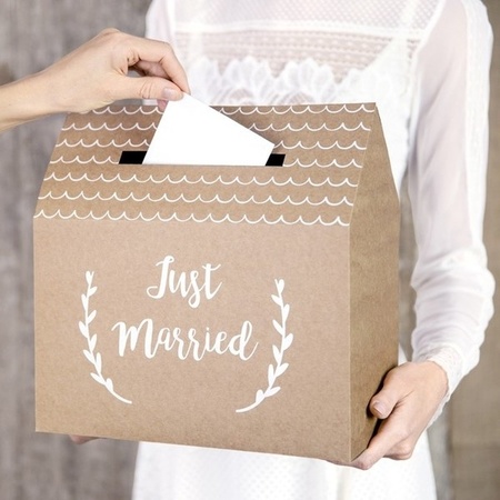 Bruine bruiloft enveloppendoos met witte tekst 30 cm huisje van karton