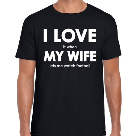 Cadeau t-shirt voetbal liefhebber I love it when my wife lets me watch football zwart voor heren